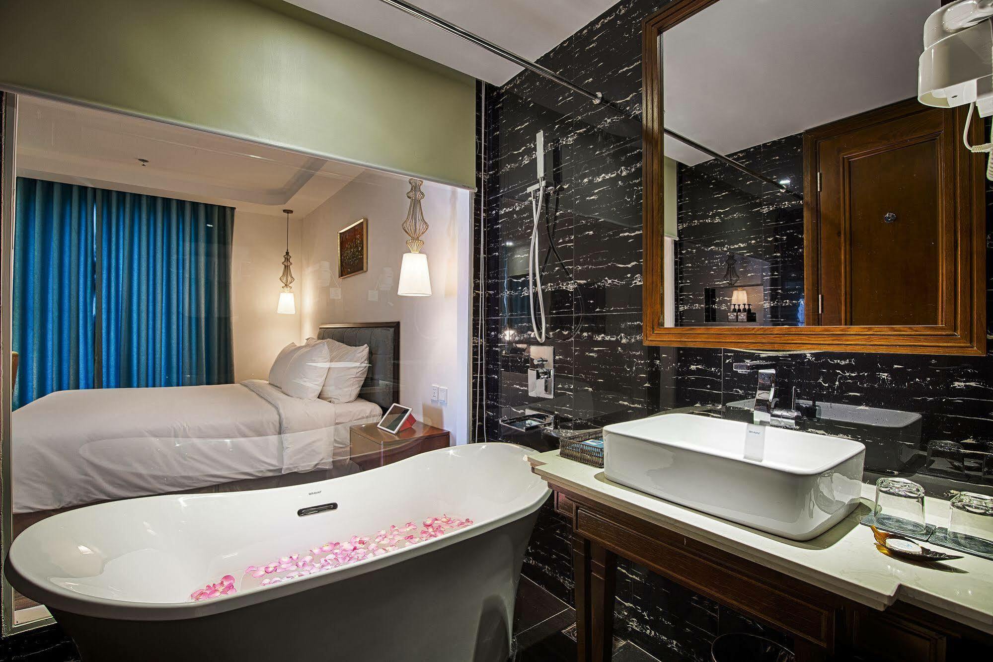 Adaline Hotel And Suite Da Nang Exterior photo